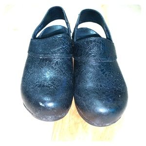 Size 39 Dansko clogs!